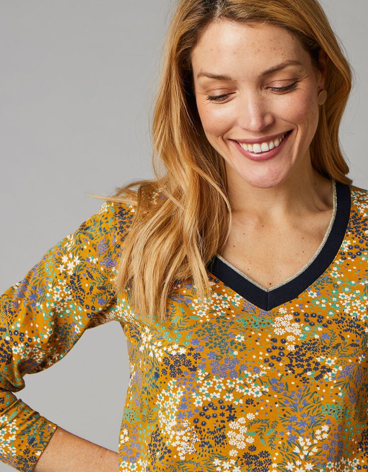 Tee-shirt col V imprimé patchwork (safran) Tee-shirt col V imprimé patchwork (safran)