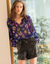 Blouse froncée en voile imprimé, manches amples (bleu encre)