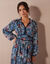 Robe longue imprimé floral finition macramé (marine / bleu)