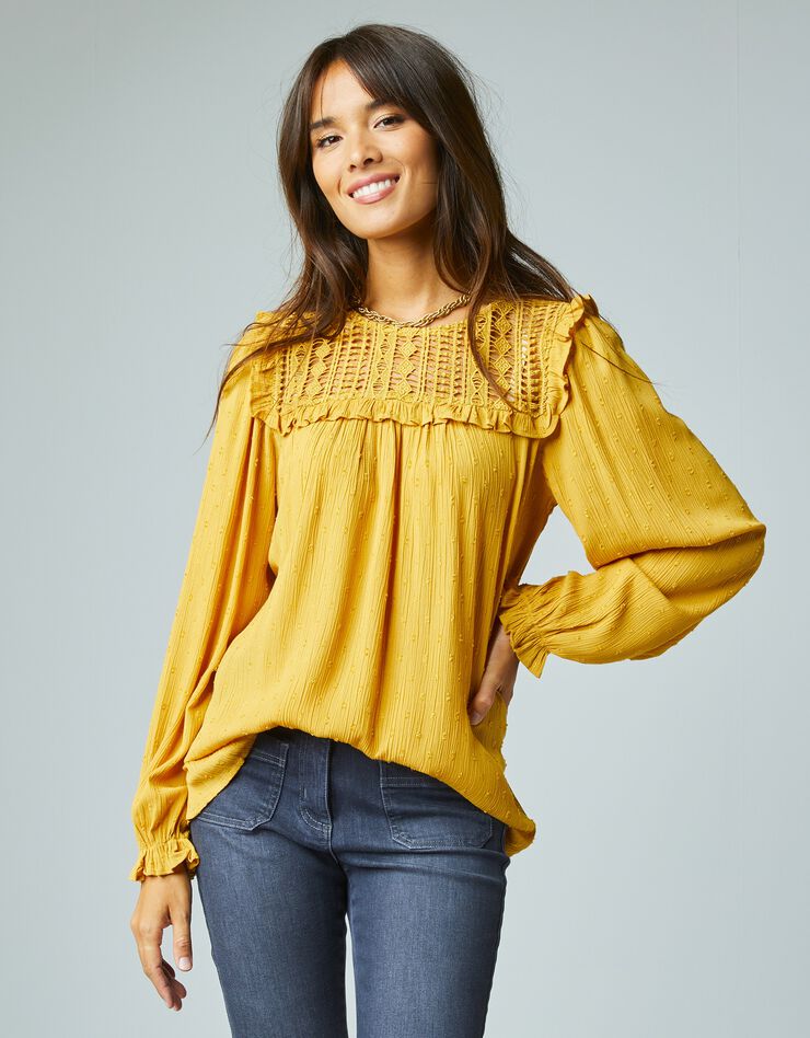 Blouse crêpe plumetis, macramé et manches longues (safran) Blouse crêpe plumetis, macramé et manches longues (safran)