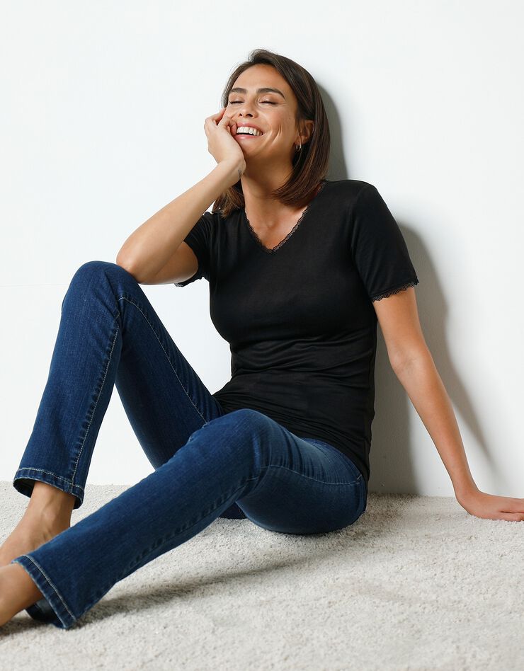 Tee-shirt manches courtes chaleur seconde peau et détails dentelle (noir) Tee-shirt manches courtes chaleur seconde peau et détails dentelle (noir)