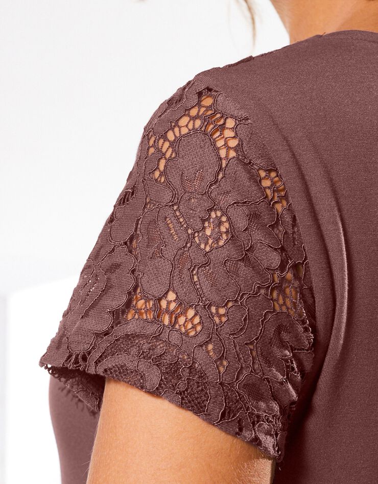 Tee-shirt dentelle col rond manches courtes (marron glacé) Tee-shirt dentelle col rond manches courtes (marron glacé)