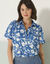Chemisier smocks épaules, imprimé bicolore (bleu / écru)