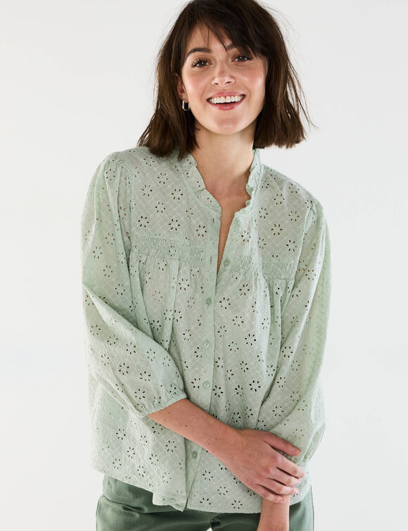 Chemisier broderie anglaise, smocks et col volanté (vert amande)