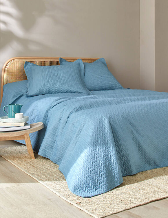 Couvre-lit matelass&eacute; microfibre motif g&eacute;om&eacute;trique (bleu gris&eacute;)