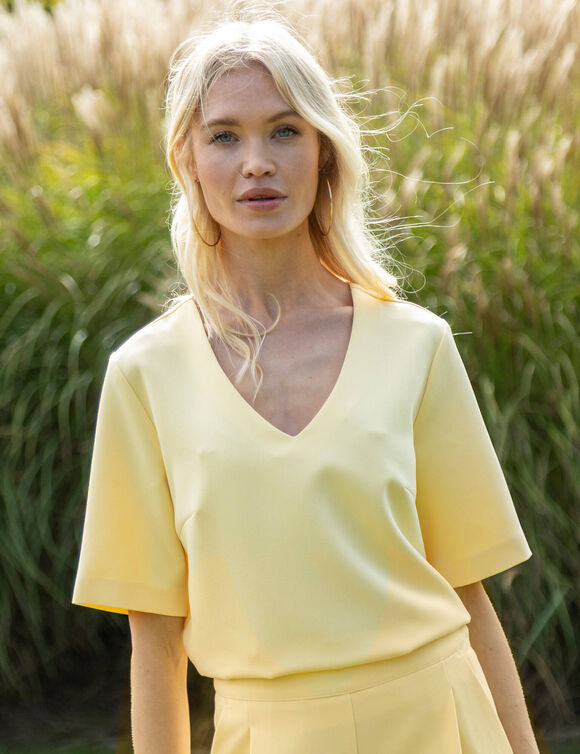Blouse fluide col V manches courtes, unie (vanille)