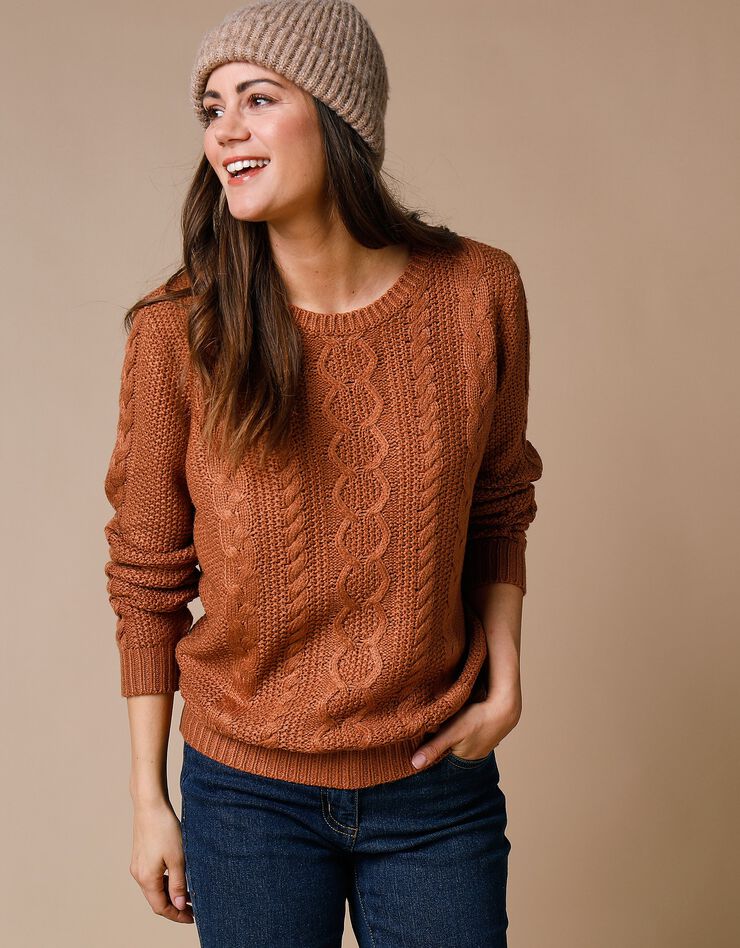 Pull col rond, maille torsadée (noisette) Pull col rond, maille torsadée (noisette)