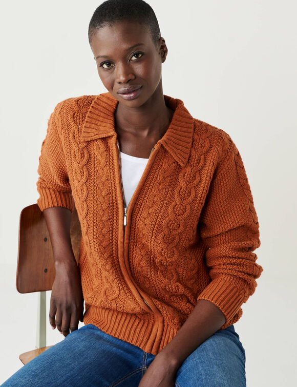 Gilet zipp&eacute; col polo, maille torsad&eacute;e (noisette)