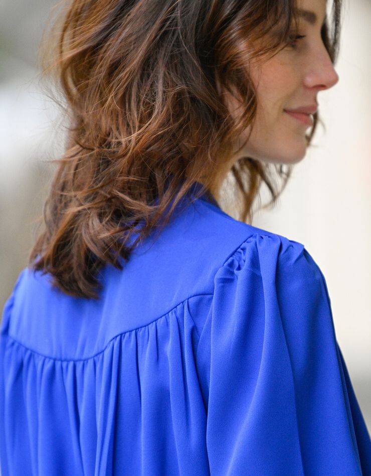 Blouse boutonnée col officier (bleu dur) Blouse boutonnée col officier (bleu dur)