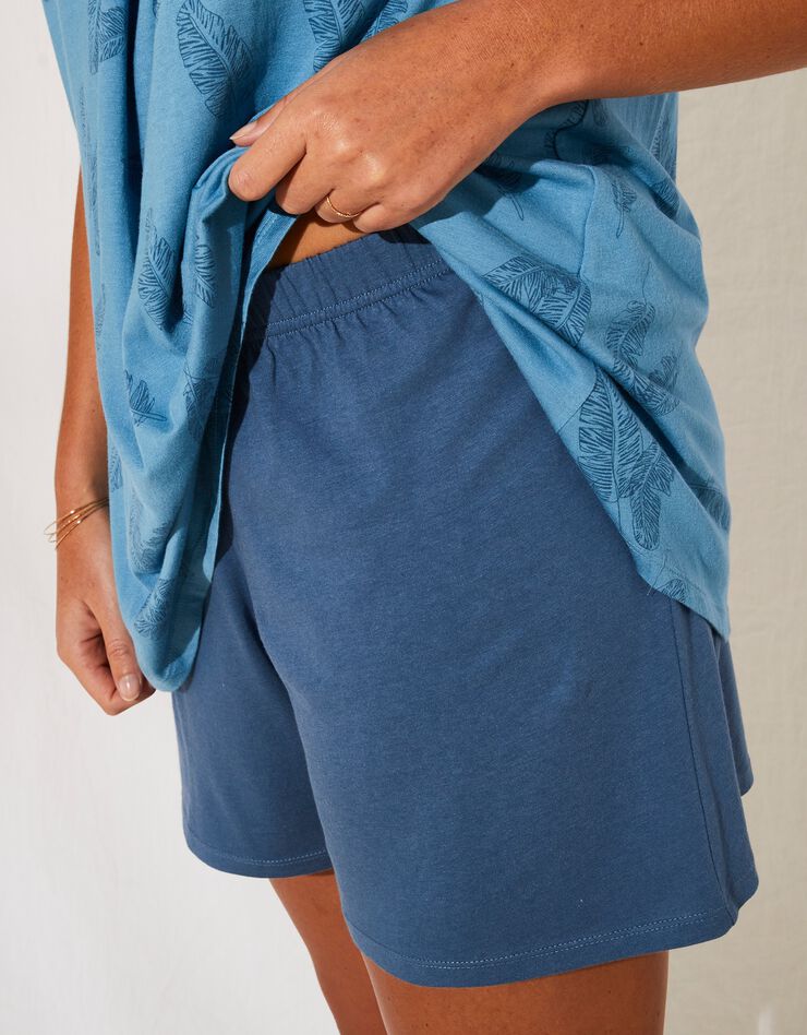 Pyjama avec short et haut sans manches imprimé plumes (bleu jean) Pyjama avec short et haut sans manches imprimé plumes (bleu jean)