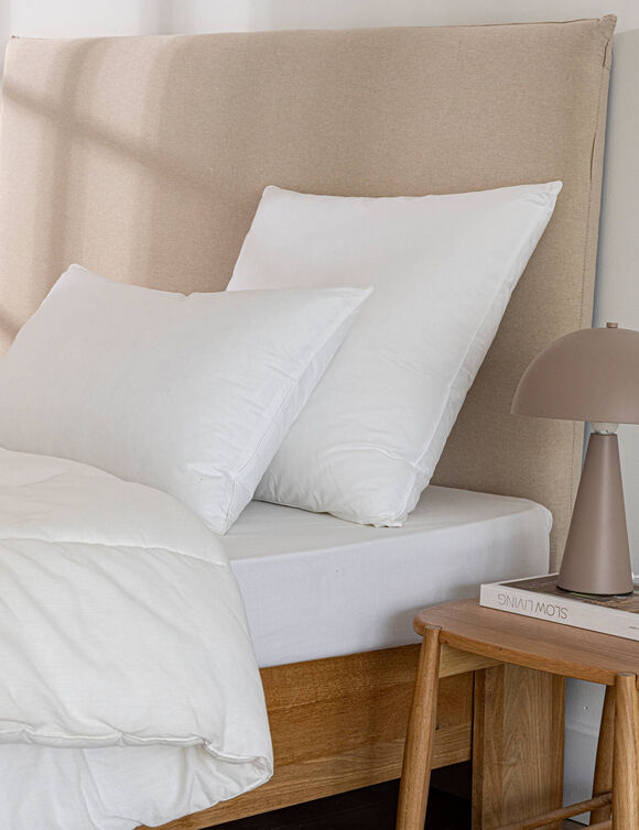 Oreiller sensation duvet confort m&eacute;dium (blanc)