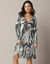 Robe courte imprimé fleuri, maille plissée (blanc / noir)