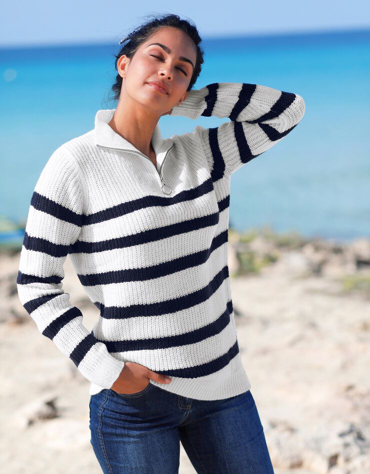 Pull rayé col zippé, maille anglaise toucher mohair (écru / marine) Pull rayé col zippé, maille anglaise toucher mohair (écru / marine)