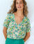 Chemisier boutonné manches blousantes imprimé, voile jacquard (vert)