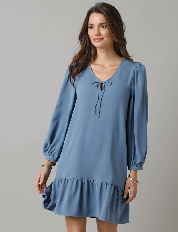 Robe courte volantée à nouettes, crêpe (bleu)