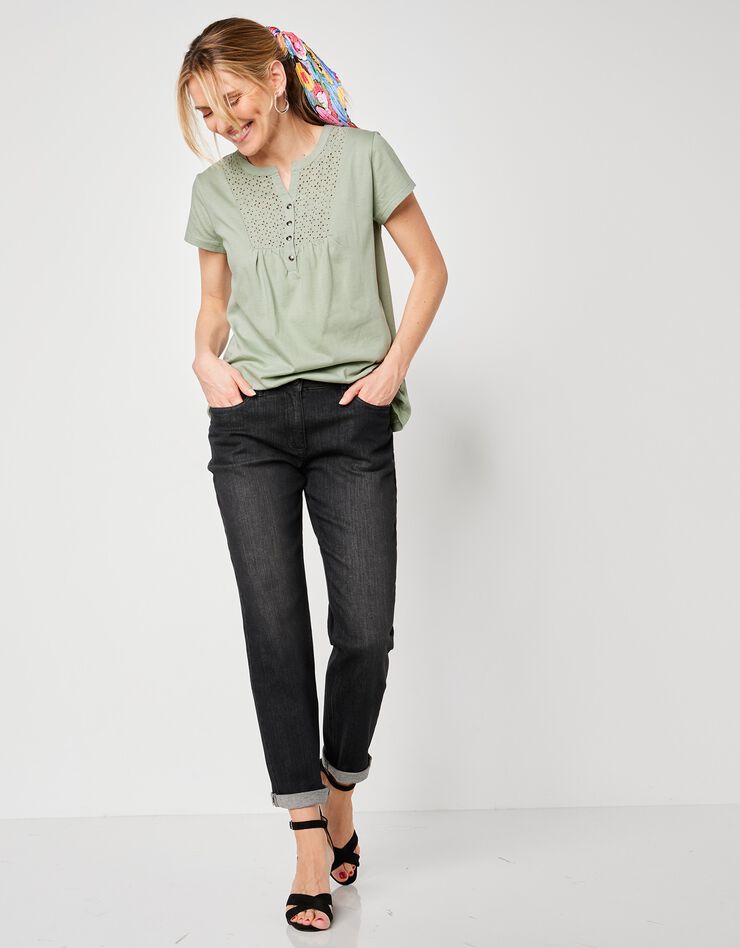Tee-shirt boutonné broderie anglaise (vert grisé) Tee-shirt boutonné broderie anglaise (vert grisé)