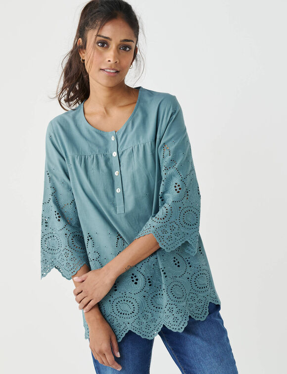 Blouse unie manches 3/4, broderie anglaise (vert gris&eacute;)