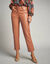 Pantalon fuselé 7/8ème, aspect cuir** (caramel)