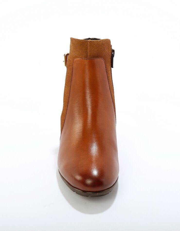 Boots en cuir bimatière élastiquées à boucle et à talon (caramel)