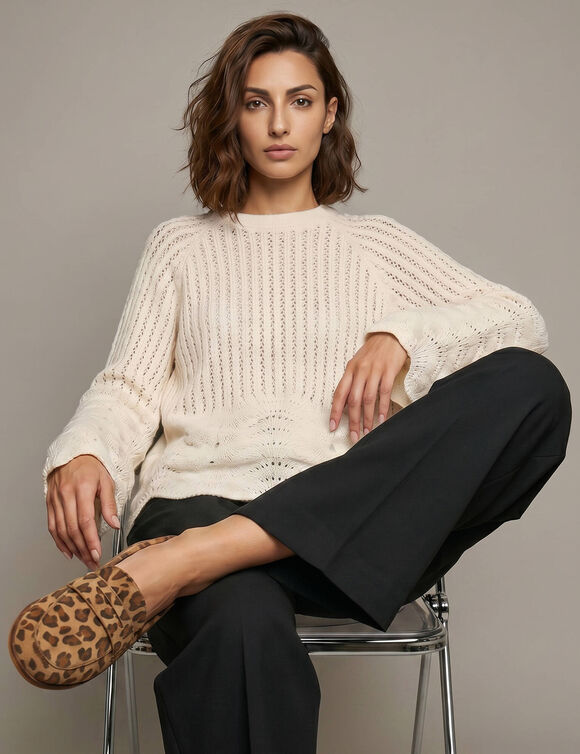 Pull col rond, manches longues pagodes, maille ajour&eacute;e (beige)