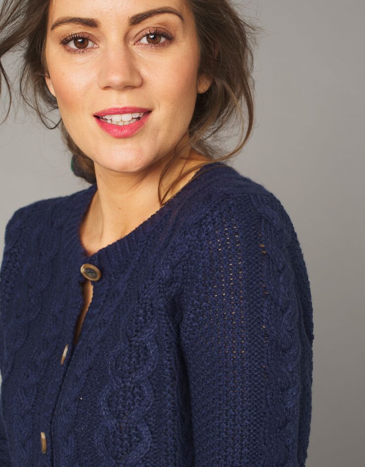 Cardigan boutonné, maille torsadée (marine) Cardigan boutonné, maille torsadée (marine)