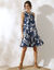 Robe courte imprimée sans manches (bleu / écru)
