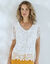 Blouse col V entièrement en macramé (écru)