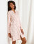 Chemise de nuit imprimée "tulipes" boutonnée col tailleur manches longues (corail)