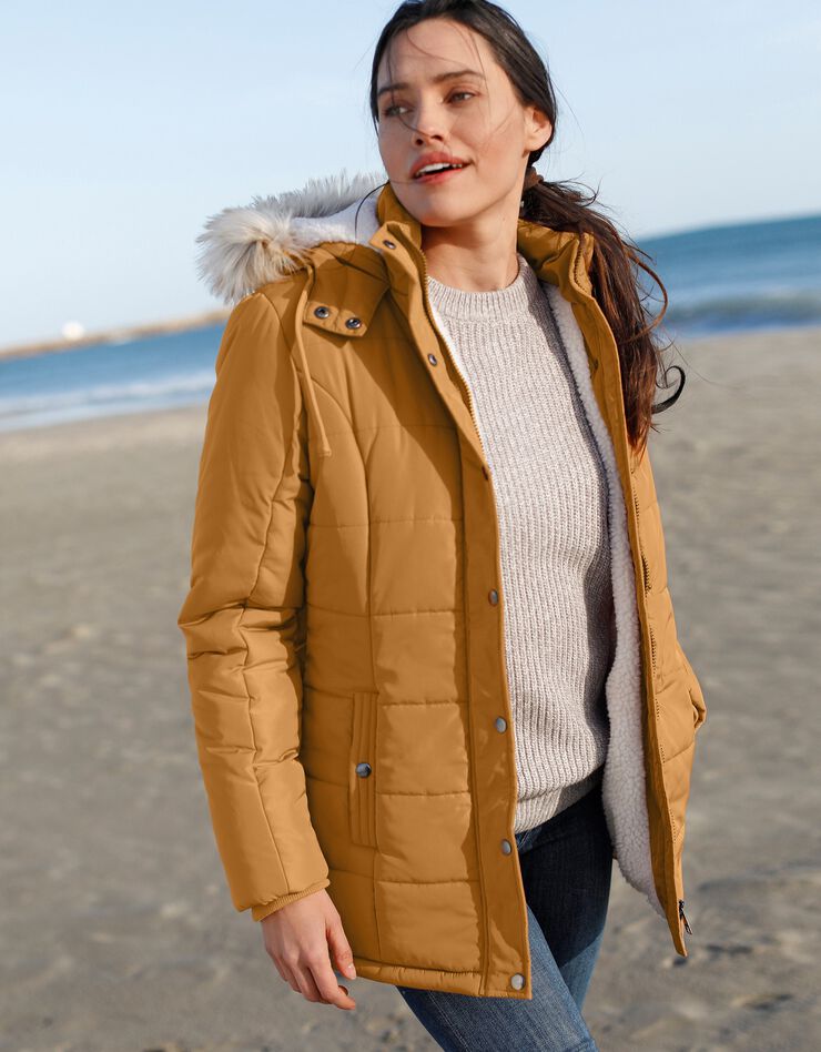 Doudoune fourrée à capuche imperméable (safran) Doudoune fourrée à capuche imperméable (safran)