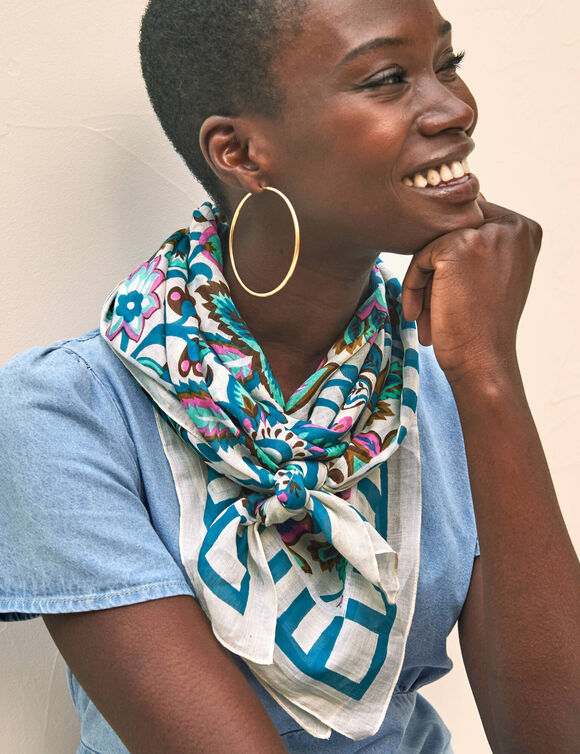 Foulard en voile de coton, imprim&eacute; fleurs (&eacute;cru / bleu)