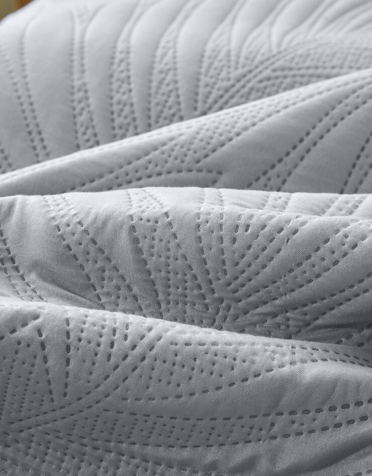 Couvre-lit uni matelassé reliéfé "feuillage" (gris perle) Couvre-lit uni matelassé reliéfé "feuillage" (gris perle)