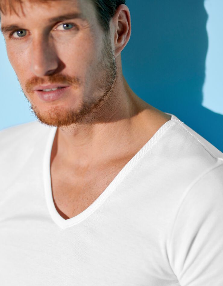 Tee-shirt sous-vêtement homme col V - lot de 2 (blanc) Tee-shirt sous-vêtement homme col V - lot de 2 (blanc)