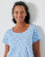 Chemise de nuit courte imprimée fleurs (bleu glacier)
