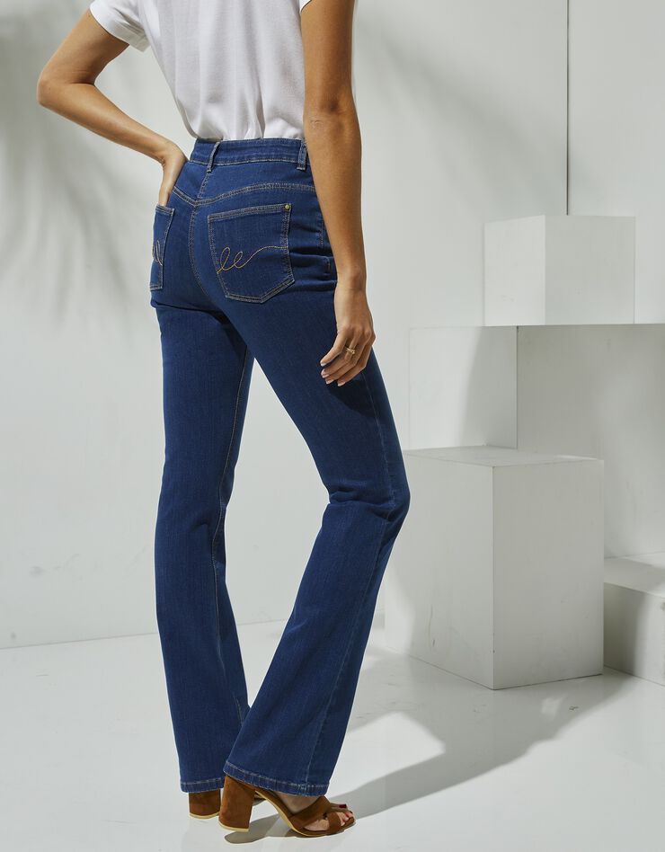 Jean stretch coupe bootcut, poches brodées (stone) Jean stretch coupe bootcut, poches brodées (stone)