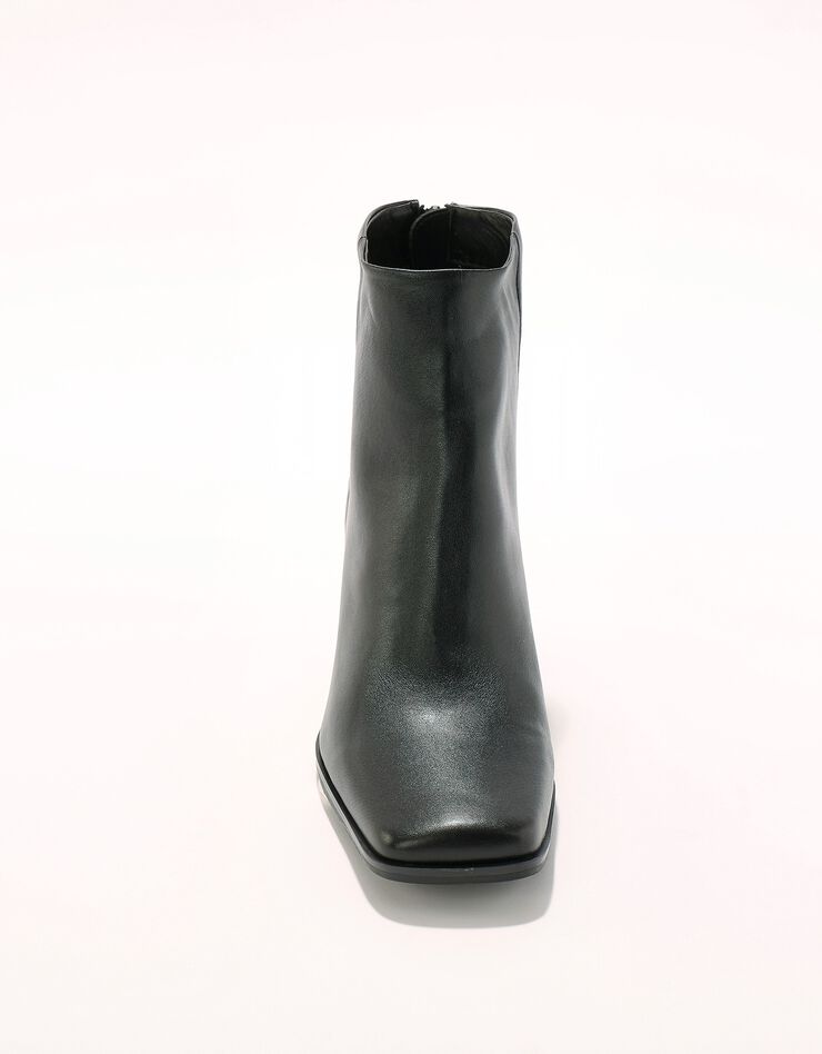 Boots à talon à bout carré (noir) Boots à talon à bout carré (noir)