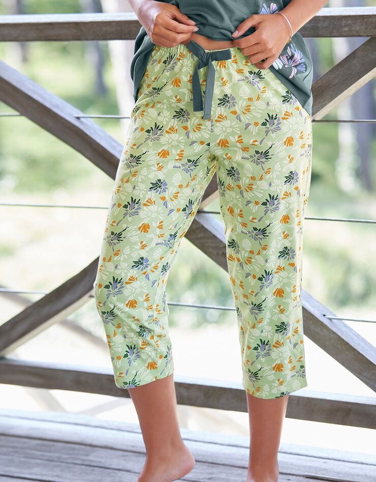 Pantacourt pyjama imprimé  "pétales de fleurs" (vert / écru)