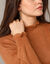 Pull col montant, finition frisotti (caramel)