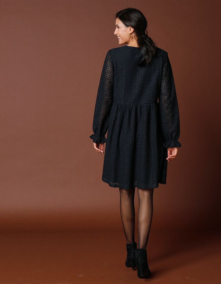Robe ajourée en dentelle (noir) Robe ajourée en dentelle (noir)