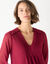 Robe unie &agrave; plis, voile plumetis (bordeaux)