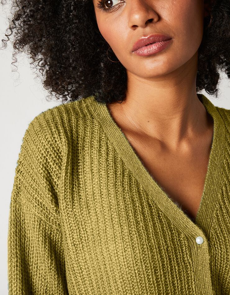 Gilet col V boutonné, maille anglaise toucher mohair (vert mousse) Gilet col V boutonné, maille anglaise toucher mohair (vert mousse)