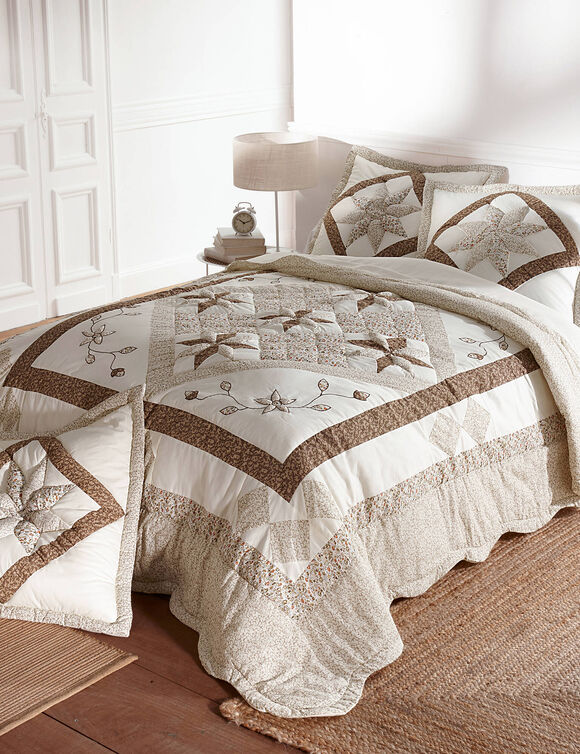 Couvre-lit patchwork imprim&eacute; fleurs (taupe)