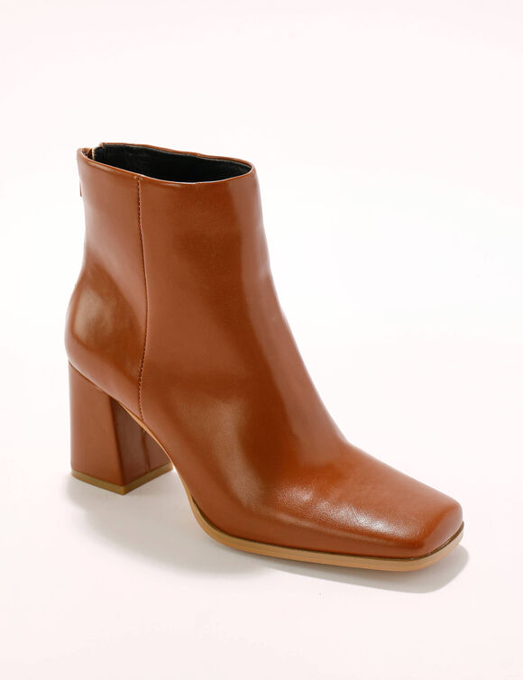 Boots &agrave; talon &agrave; bout carr&eacute; (caramel)