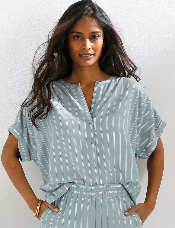 Chemisier boutonn&eacute; ray&eacute;, manches courtes     (bleu gris&eacute;)