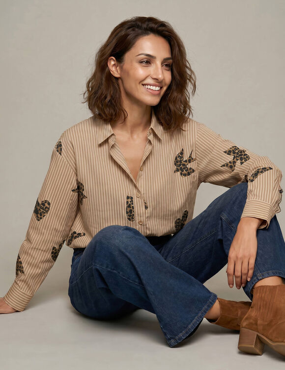 Chemise longue oversize en coton, rayures et imprim&eacute; (caramel / &eacute;cru)