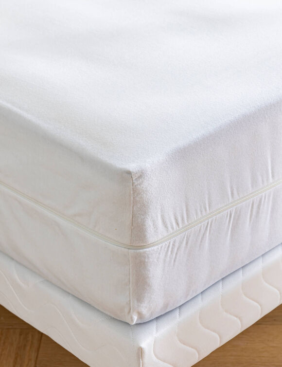 Housse de matelas int&eacute;grale zipp&eacute;e traitement Passerelle&reg;. (blanc)