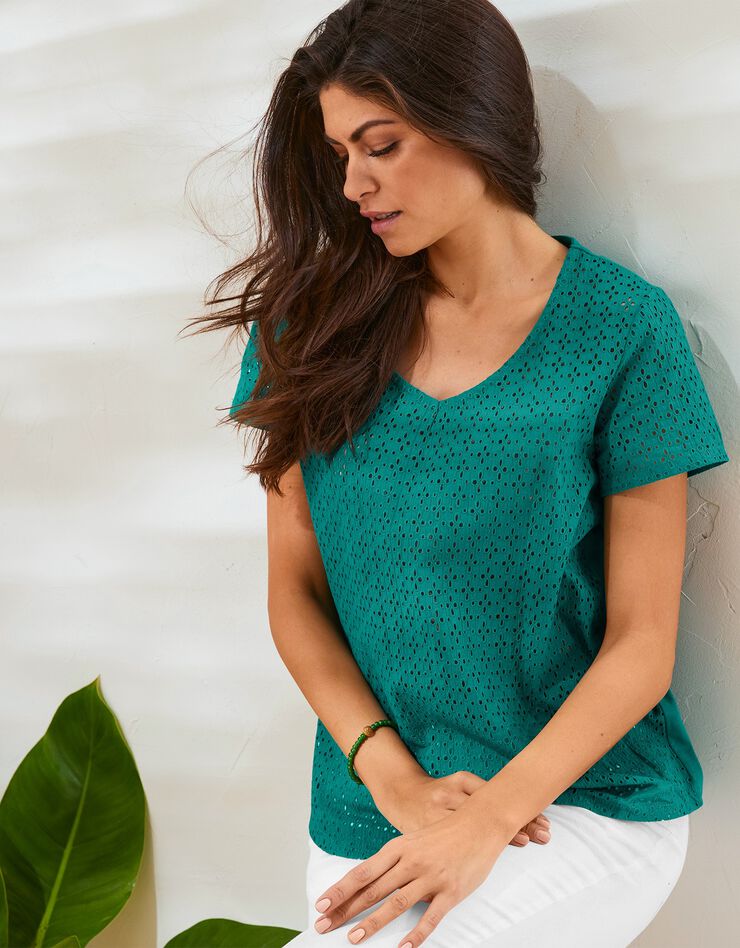 Tee-shirt col V broderie anglaise (vert) Tee-shirt col V broderie anglaise (vert)