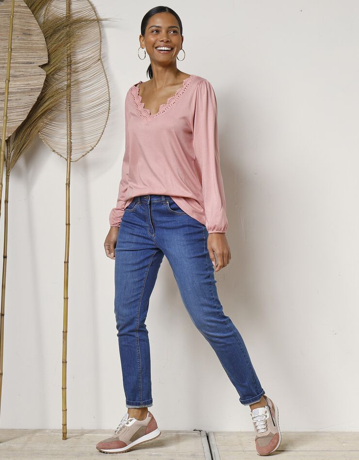Tee-shirt uni col V finition macramé, manches 3/4 (bois de rose) Tee-shirt uni col V finition macramé, manches 3/4 (bois de rose)