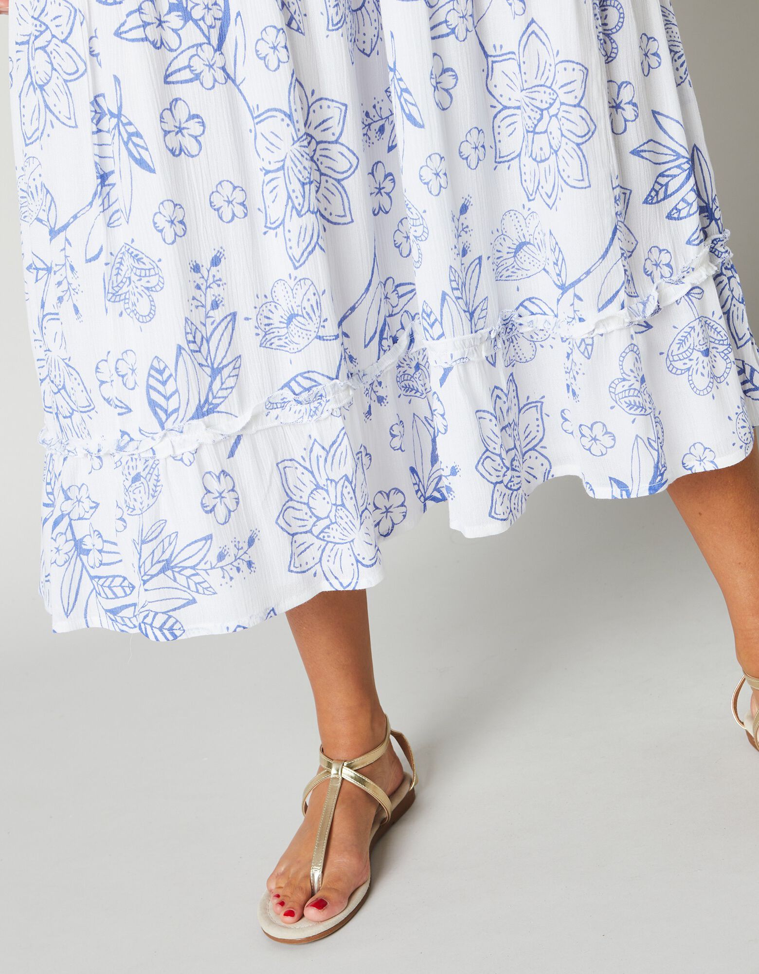 Robe longue volant?�e imprim?�e, blanc / bleu | Blancheporte