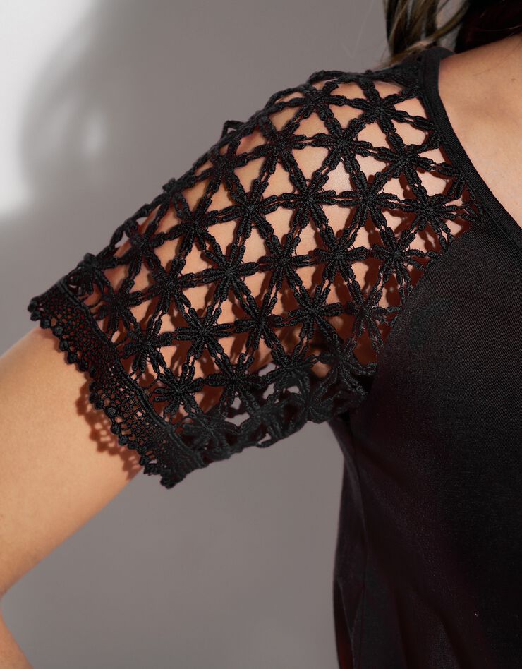 Tee-shirt macramé col V (noir) Tee-shirt macramé col V (noir)