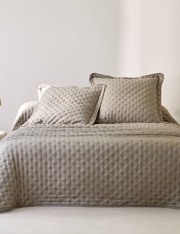 Couvre-lit matelass&eacute; - microfibre (beige)